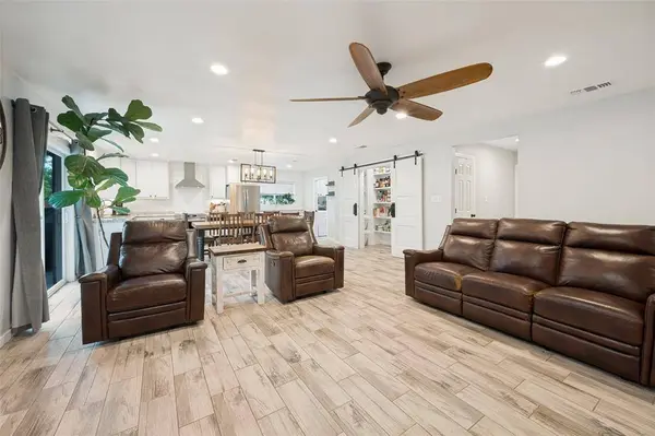 812 Ridgeway Road, Joshua, TX 76058