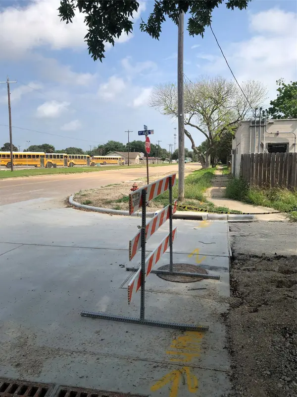 827 1st AVE N, Texas City, TX 77590