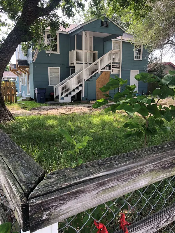 827 1st AVE N, Texas City, TX 77590