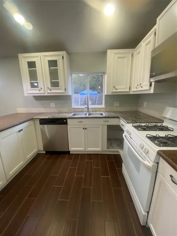 7 Dowling ST #B, La Marque, TX 77568