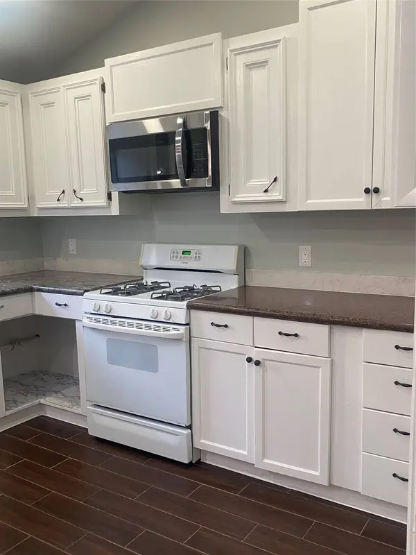 7 Dowling ST #B, La Marque, TX 77568