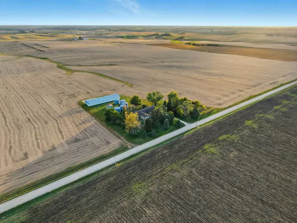 6719 S 104th Avenue W, Prairie City, IA 50228