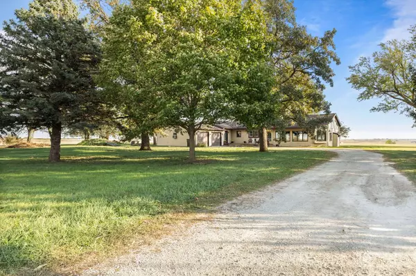 6719 S 104th Avenue W, Prairie City, IA 50228