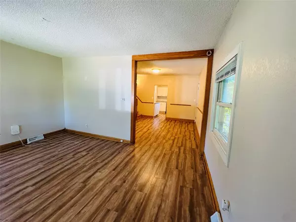 4031 E 8th Street, Des Moines, IA 50313