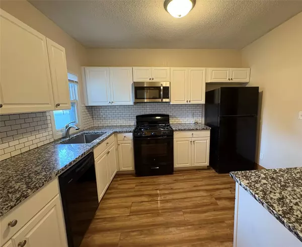 4031 E 8th Street, Des Moines, IA 50313