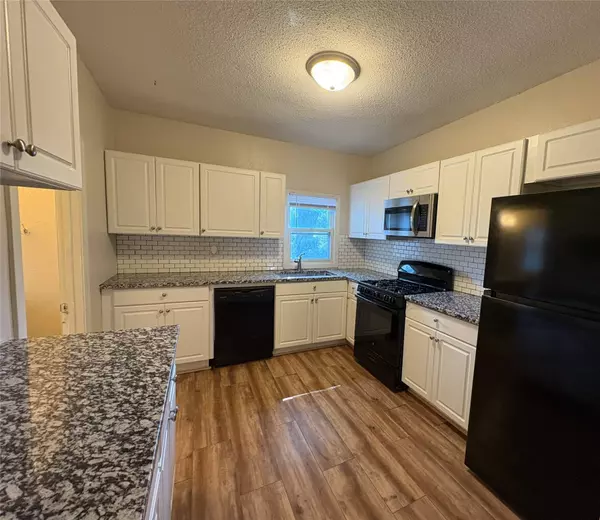 4031 E 8th Street, Des Moines, IA 50313