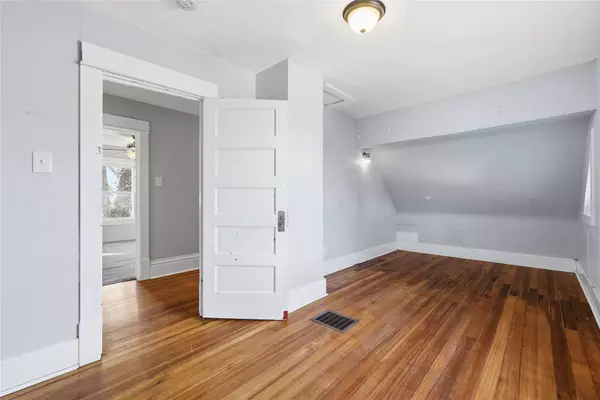 1225 E 13th Street, Des Moines, IA 50316