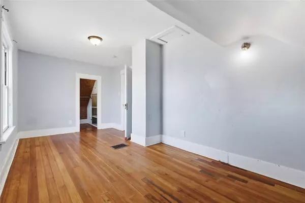 1225 E 13th Street, Des Moines, IA 50316