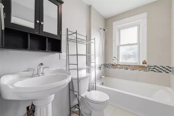 1225 E 13th Street, Des Moines, IA 50316