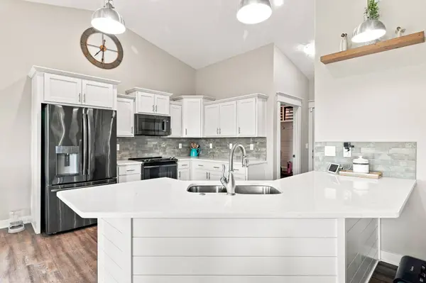 916 35th Street SW, Altoona, IA 50009