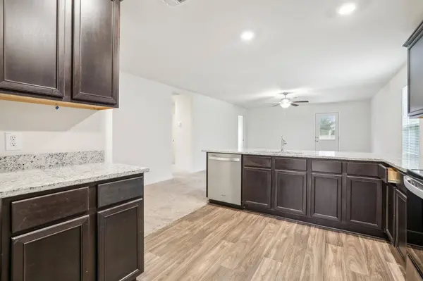 1040 Riverdale CV, Jarrell, TX 76537
