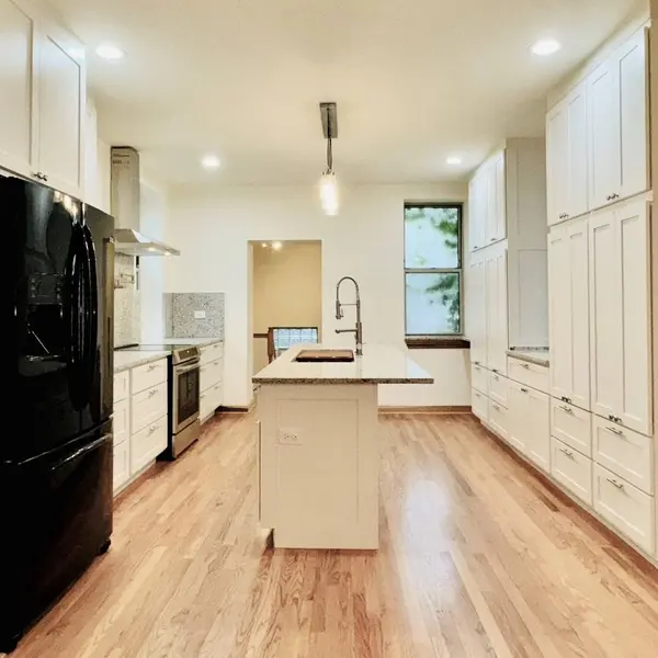 6128 S Kenwood Avenue, Chicago, IL 60637