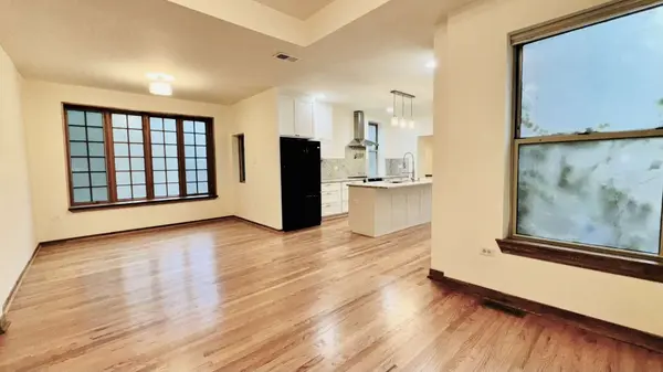 6128 S Kenwood AVE, Chicago, IL 60637