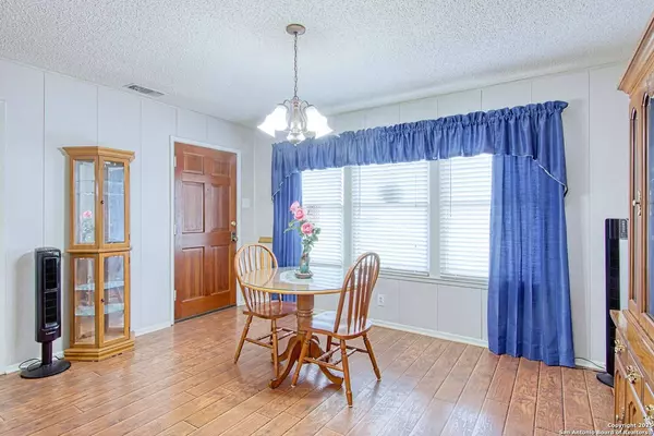 323 Hatcher Ave, San Antonio, TX 78223