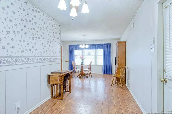 323 Hatcher Ave, San Antonio, TX 78223