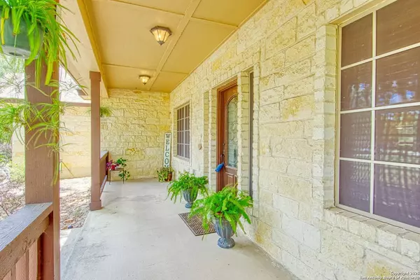 536 ROSE BRANCH DR, La Vernia, TX 78121-4767