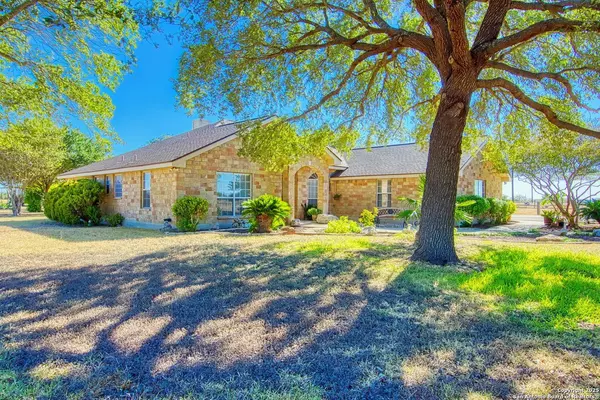 15260 Miller Rd, St Hedwig, TX 78152