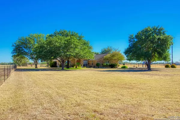 15260 Miller Rd, St Hedwig, TX 78152