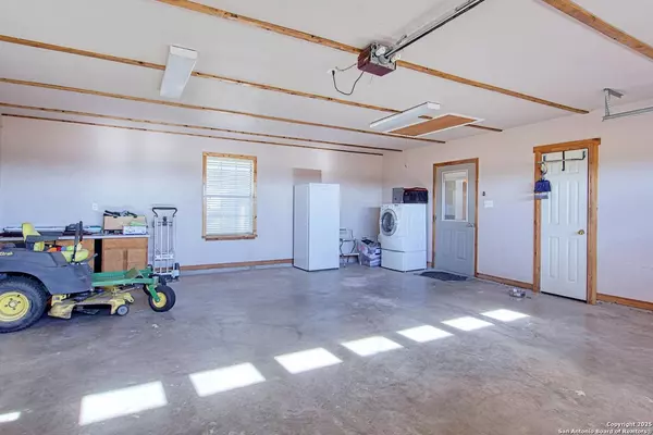 15260 Miller Rd, St Hedwig, TX 78152