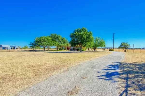 15260 Miller Rd, St Hedwig, TX 78152