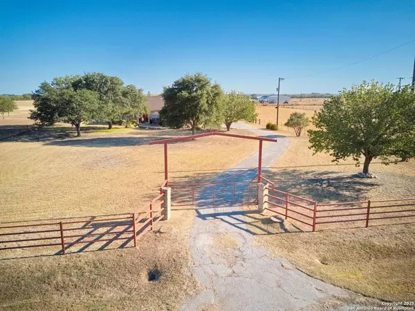 15260 Miller, St Hedwig, TX 78152