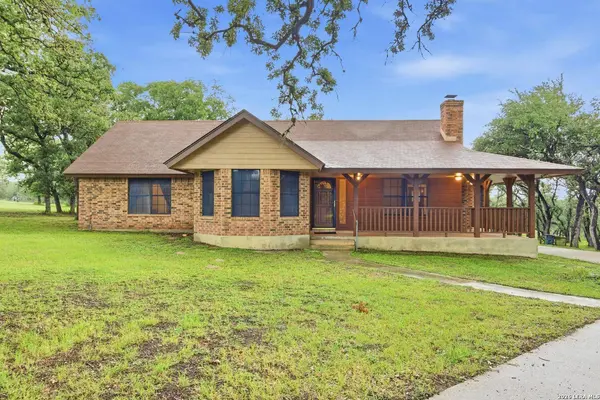 338 Twin Oaks Dr, La Vernia, TX 78121