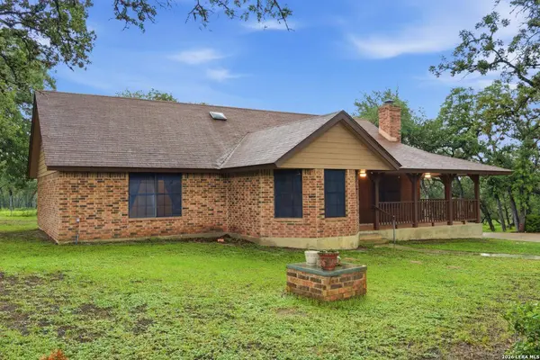 338 Twin Oaks Dr, La Vernia, TX 78121