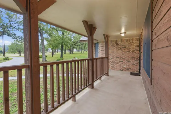 338 Twin Oaks Dr, La Vernia, TX 78121