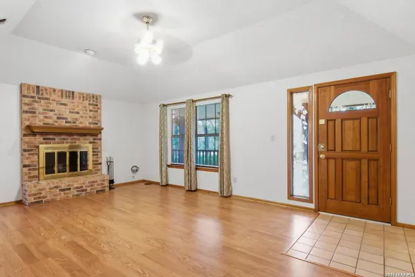 338 Twin Oaks Dr, La Vernia, TX 78121