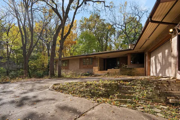 1710 Plaza Circle, Windsor Heights, IA 50324