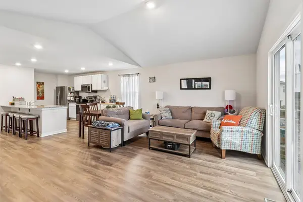 5637 Brook View Avenue, Des Moines, IA 50317