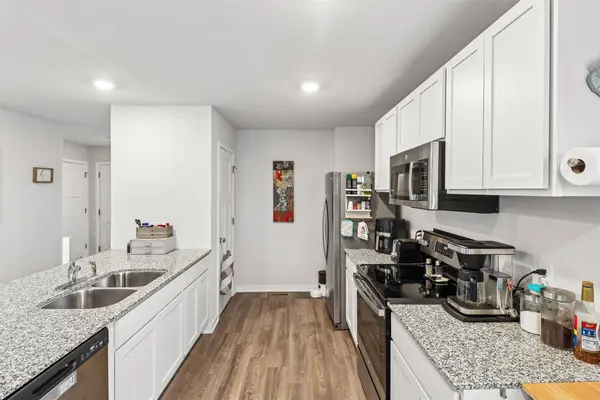 5637 Brook View Avenue, Des Moines, IA 50317