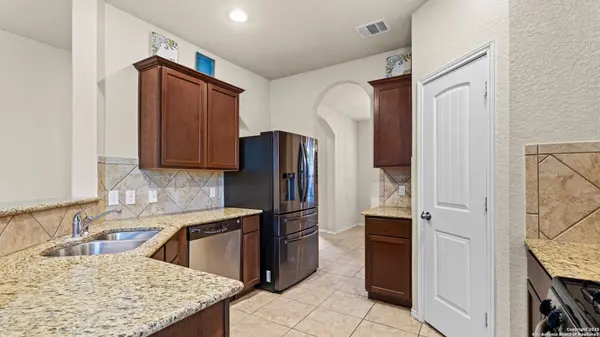 1227 Stable Glen, San Antonio, TX 78245