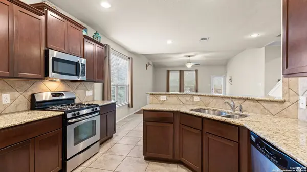 1227 Stable Glen, San Antonio, TX 78245