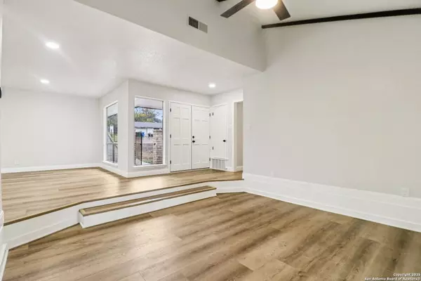 5630 Lon Chaney, San Antonio, TX 78240