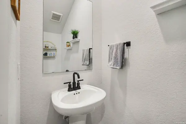 5935 W Hausman #46, San Antonio, TX 78249