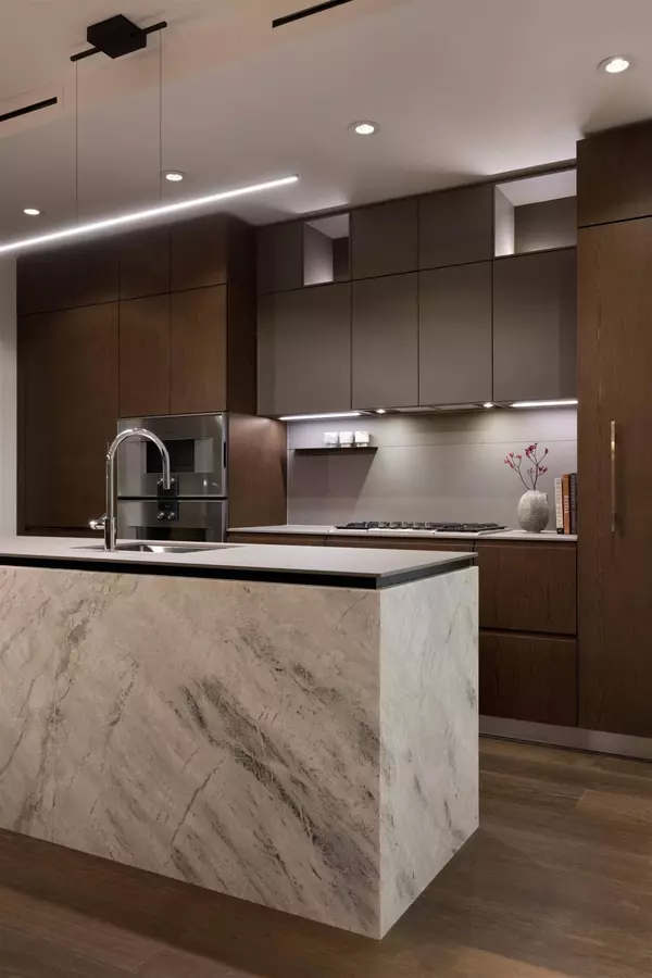 1277 Hornby ST #2206, Vancouver, BC V6Z 1W2