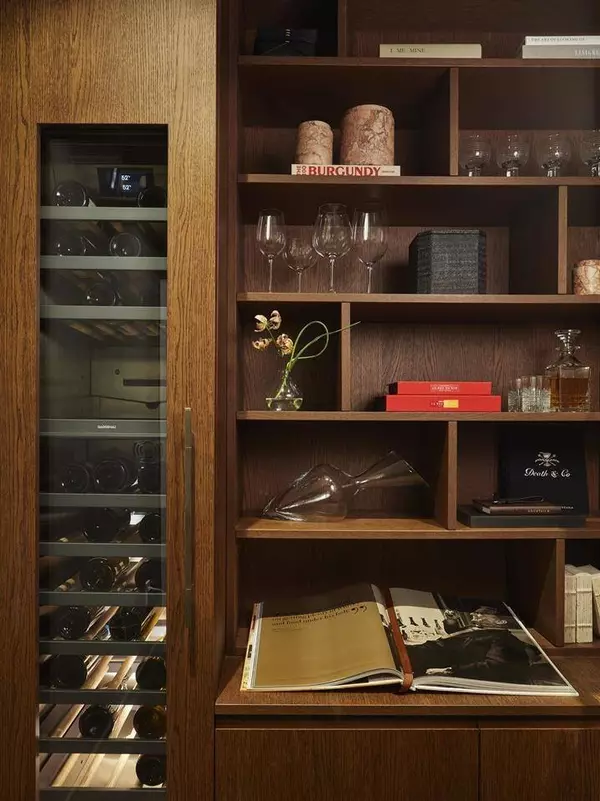 1277 Hornby ST #2206, Vancouver, BC V6Z 1W2