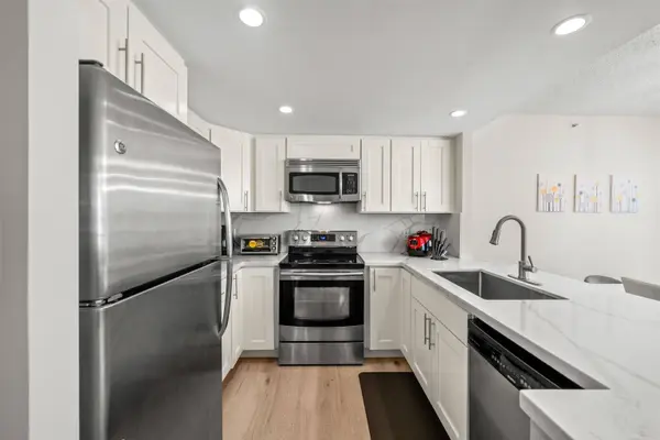 867 Hamilton ST #706, Vancouver, BC V6B 2R7