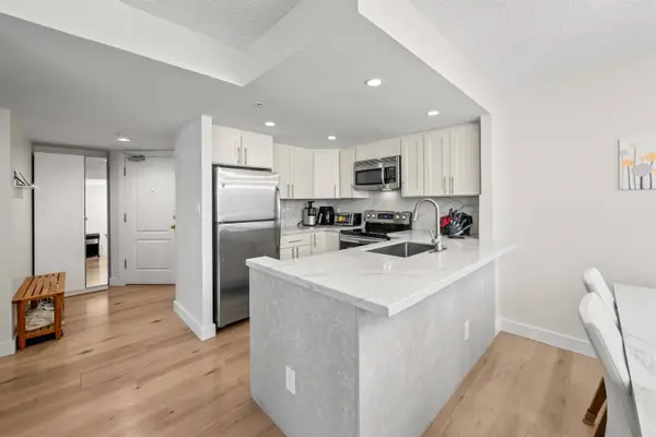 867 Hamilton ST #706, Vancouver, BC V6B 2R7