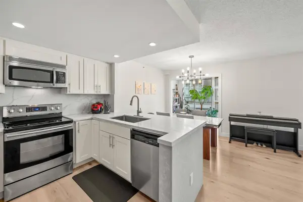867 Hamilton ST, Vancouver, BC V6B 2R7