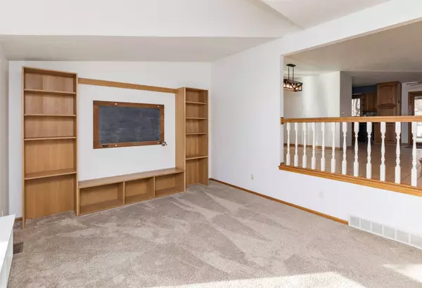 1028 58th Street, West Des Moines, IA 50266