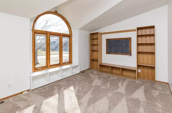 1028 58th Street, West Des Moines, IA 50266