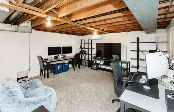 4045 E University Avenue #13, Des Moines, IA 50317