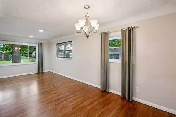 3912 82nd Street, Urbandale, IA 50322