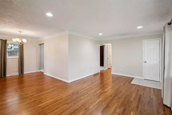 3912 82nd Street, Urbandale, IA 50322