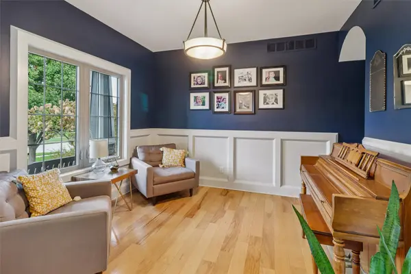 8410 Parkside Circle, West Des Moines, IA 50266