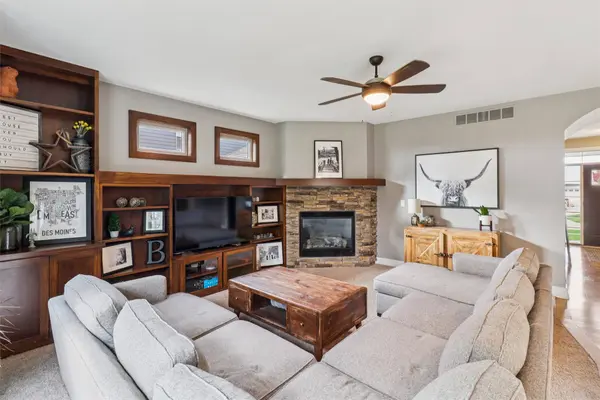 8410 Parkside Circle, West Des Moines, IA 50266