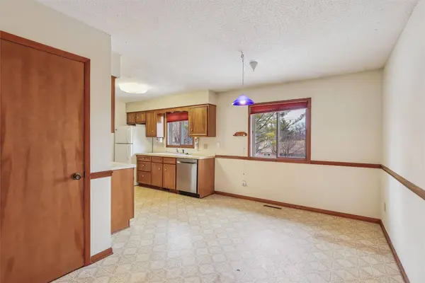 9601 Dennis Drive, Urbandale, IA 50322