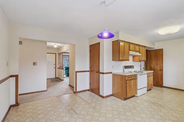 9601 Dennis Drive, Urbandale, IA 50322